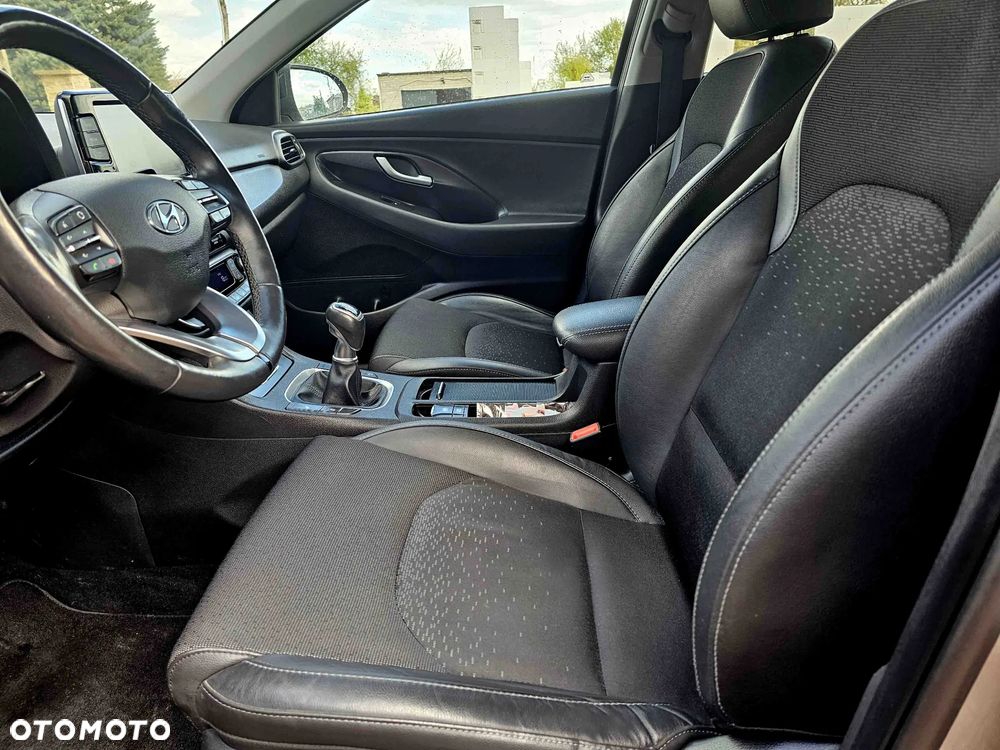 Hyundai i30 blue 1.6 CRDi Premium - 17