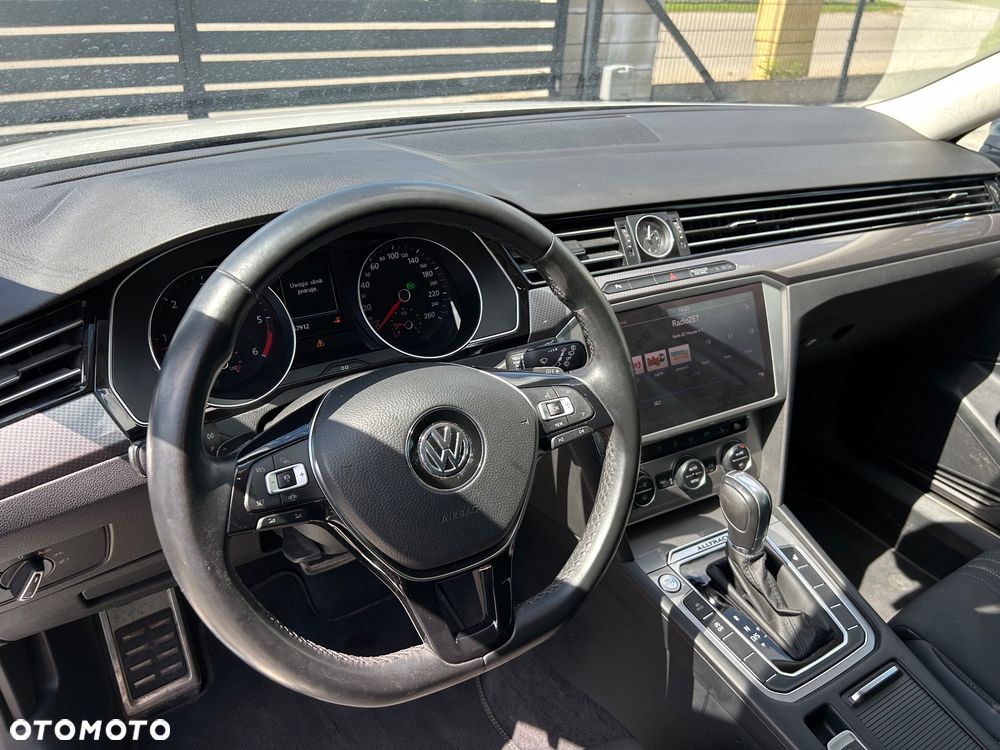 Volkswagen Passat Alltrack 2.0 TDI SCR DSG 4Motion - 23