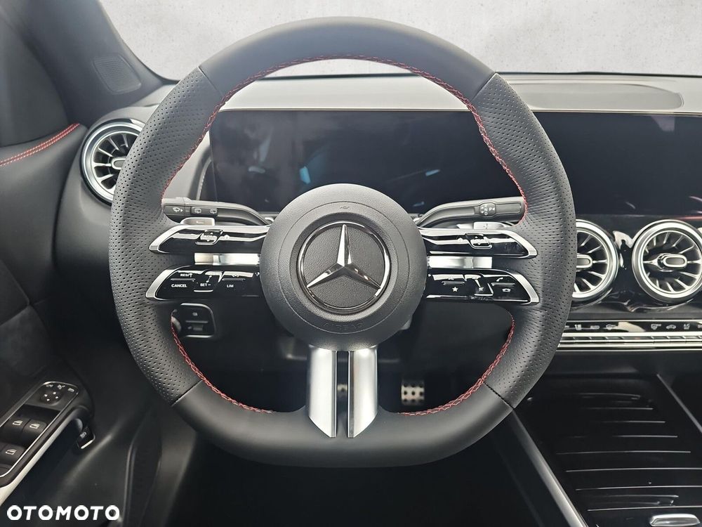Mercedes-Benz GLB - 14