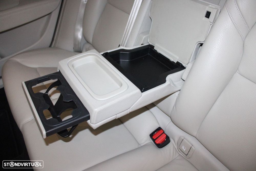 Volvo V90 2.0 B4 Momentum Plus Geartronic - 34