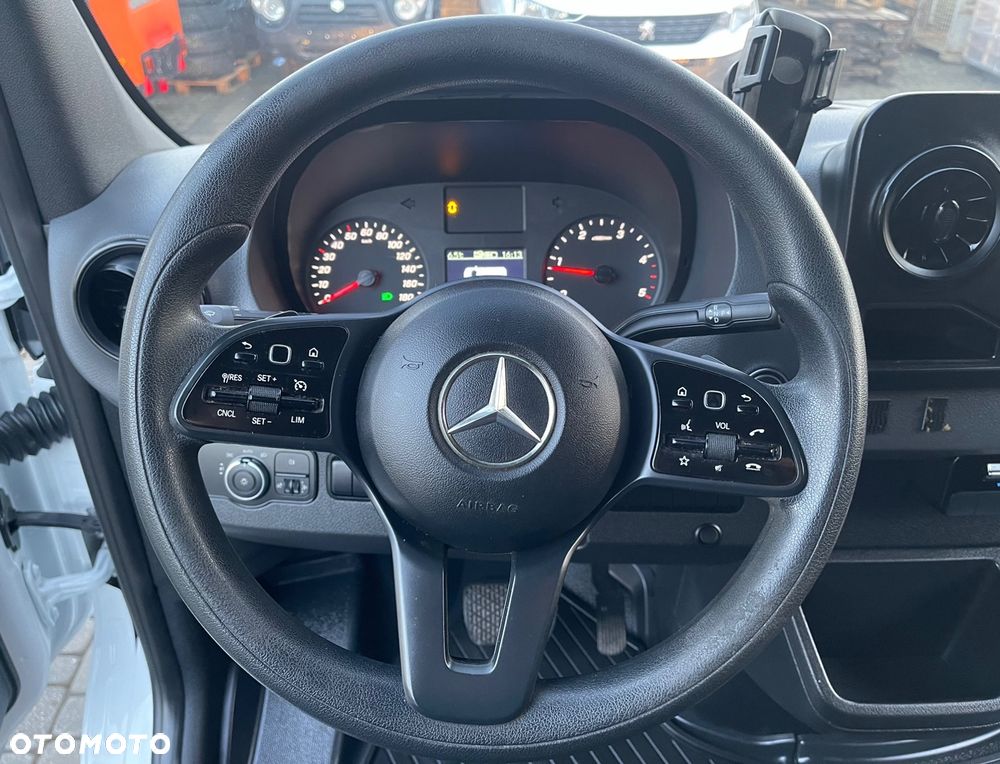 Mercedes-Benz Sprinter - 28