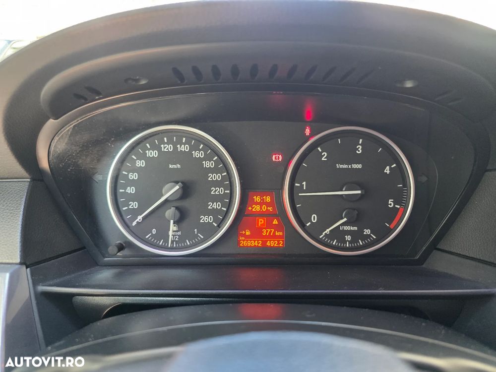 BMW Seria 5 520d Aut. - 9