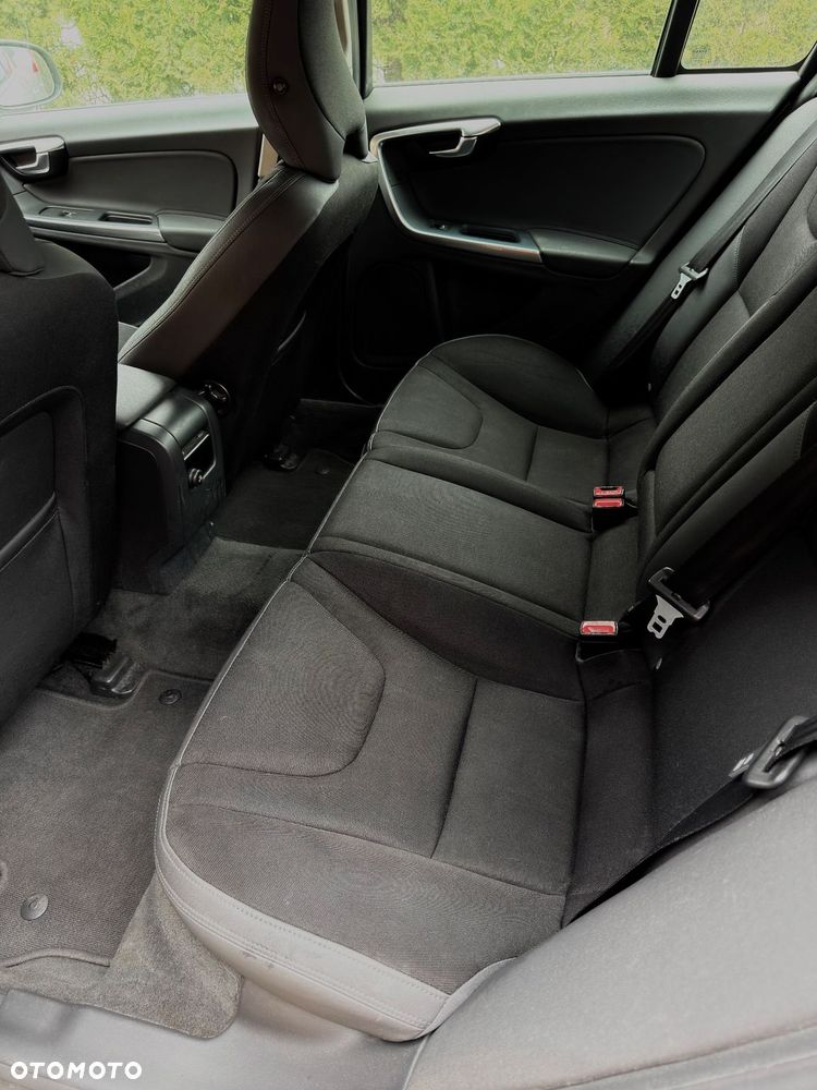 Volvo S60 D5 Momentum - 13