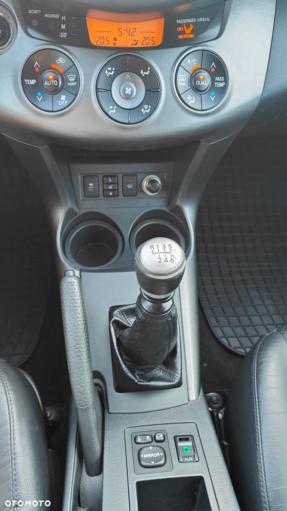 Toyota RAV4 2.2 D-CAT Premium - 15