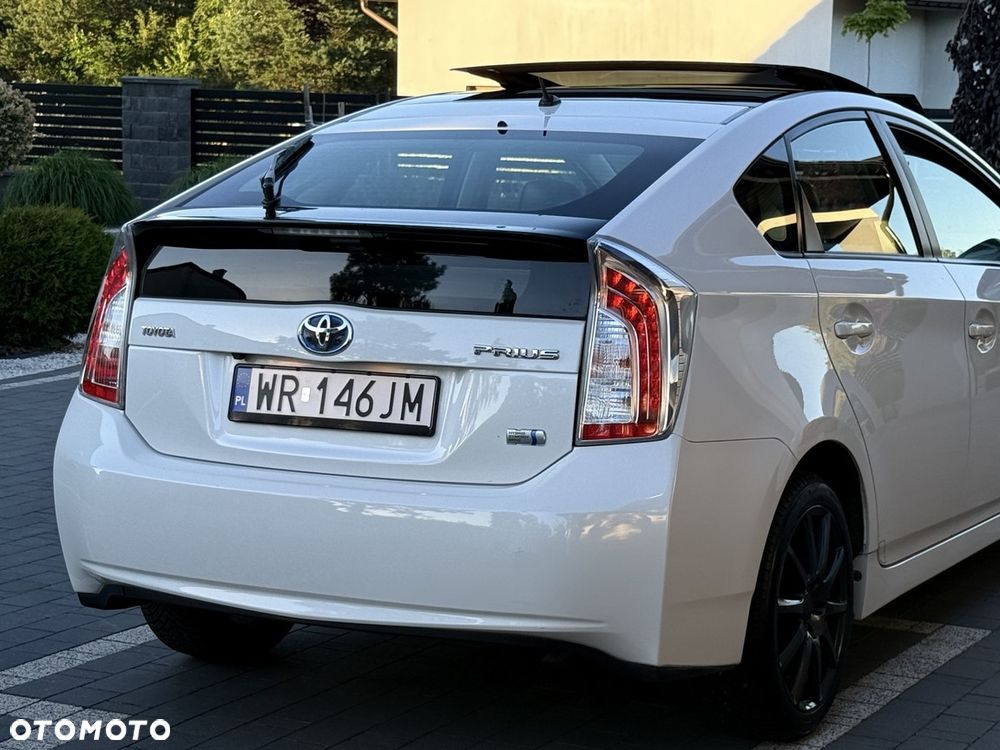 Toyota Prius (Hybrid) Executive - 38