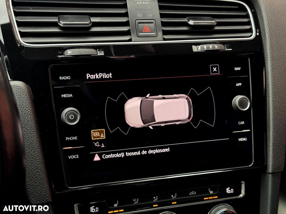 Volkswagen Golf - 22