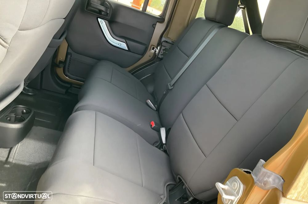 Jeep Wrangler Unlimited Hard-Top 2.8 CRD Auto Sahara - 5