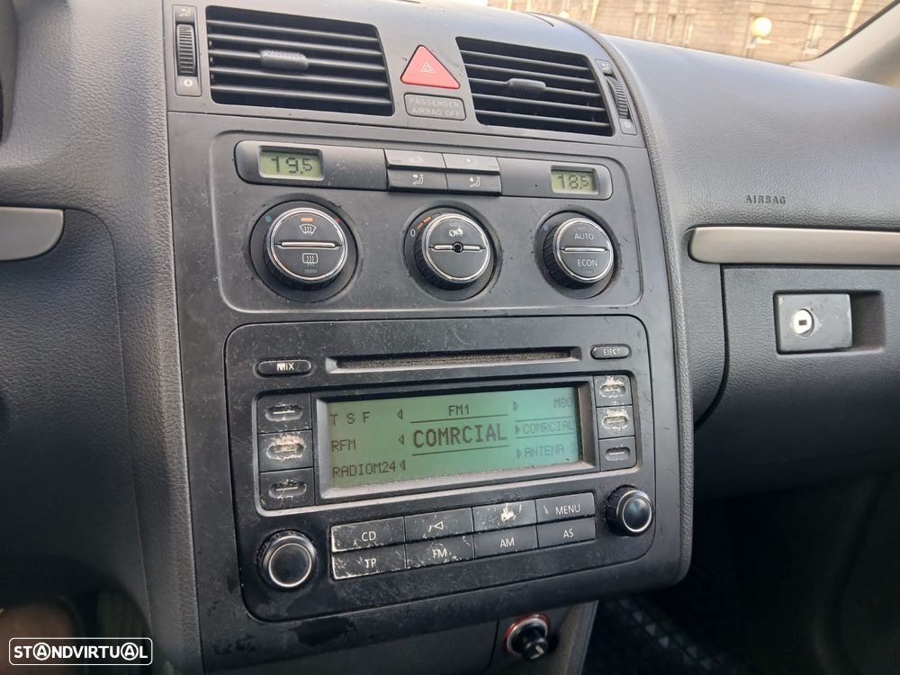 VW Touran 2.0 TDI Trendline 7L - 15