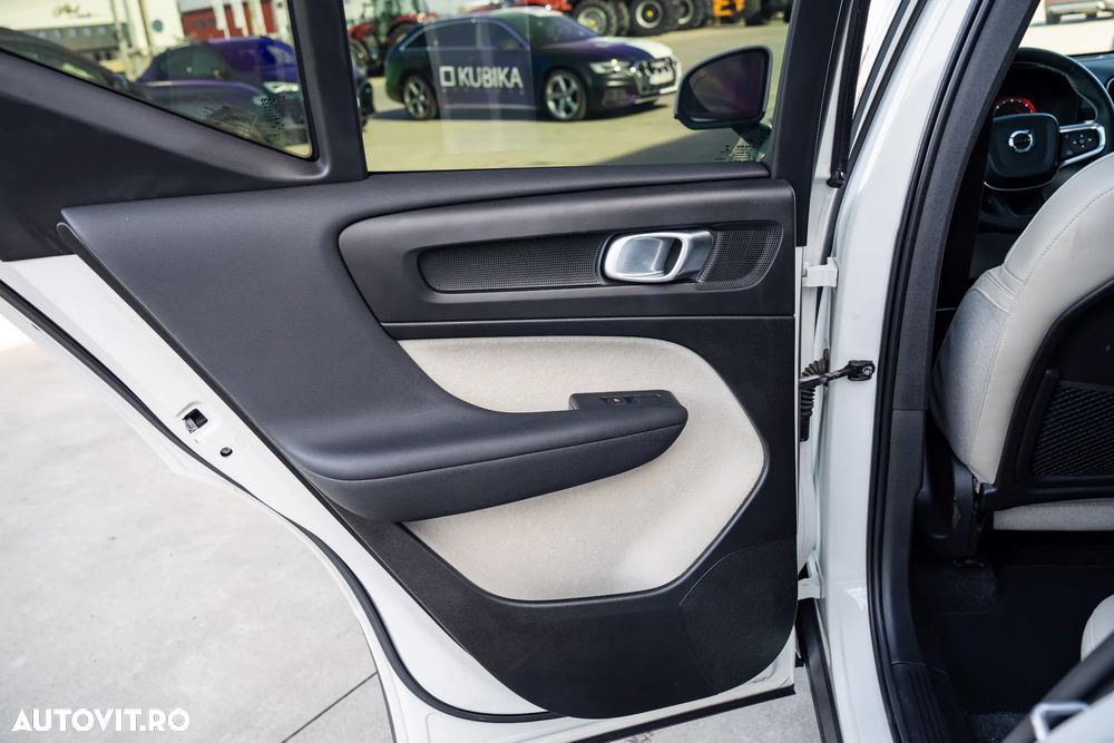 Volvo XC 40 D3 AWD Momentum - 22