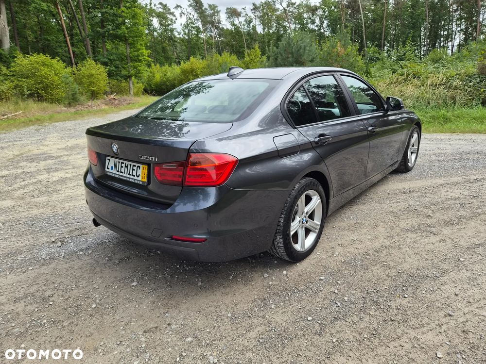 BMW Seria 3 320i - 4