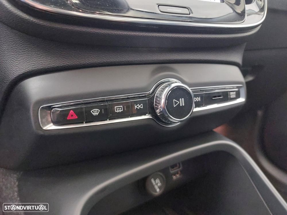 Volvo XC 40 1.5 T5 PHEV Momentum Plus - 44