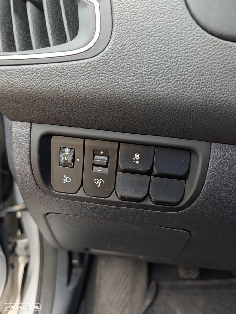 Kia Rio - 5