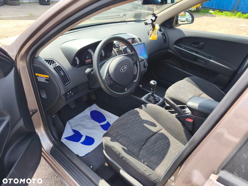 Kia Ceed 1.6 Comfort + - 9
