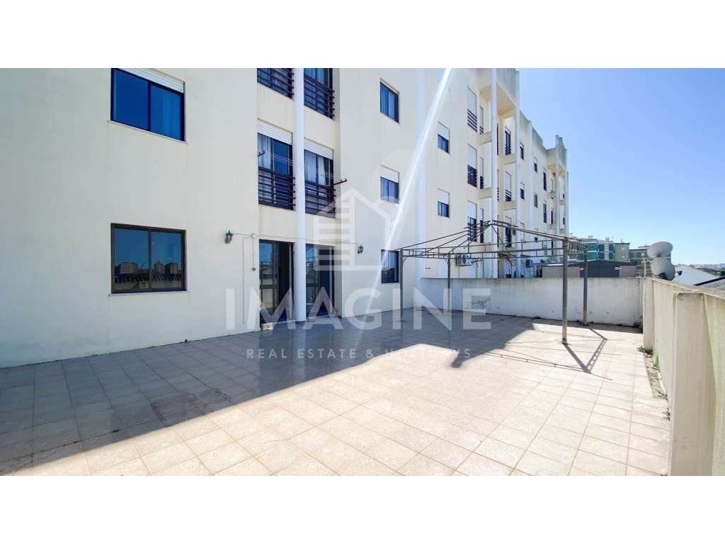 Apartamento T3 ( 4 assoalhadas ) com Terraço de 80m2 e Parqueamento... - Grande imagem: 3/18