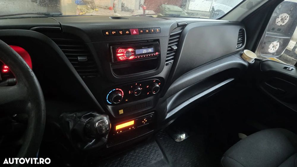 Iveco Daily 35-150 cu prelata si lift, cat B,  posibilitate leasing - 6