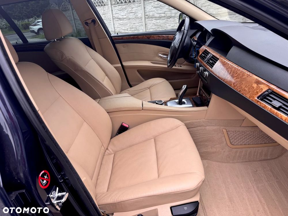 BMW Seria 5 525xi - 19