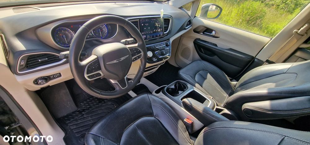 Chrysler Pacifica - 32