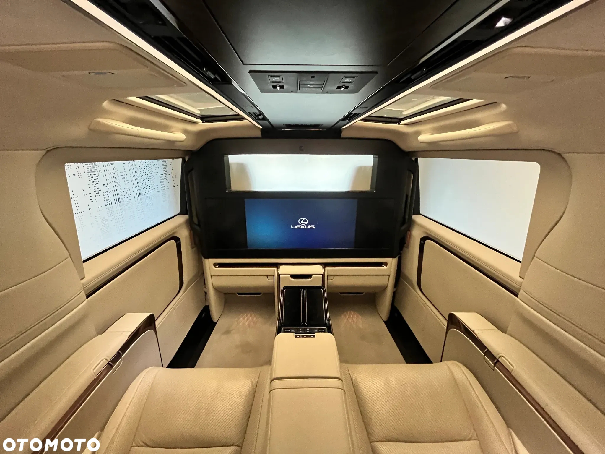 Lexus LM 350h Omotenashi - 11