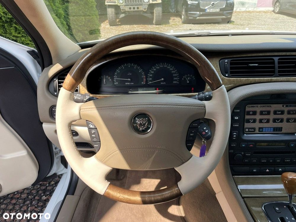 Jaguar S-Type - 15