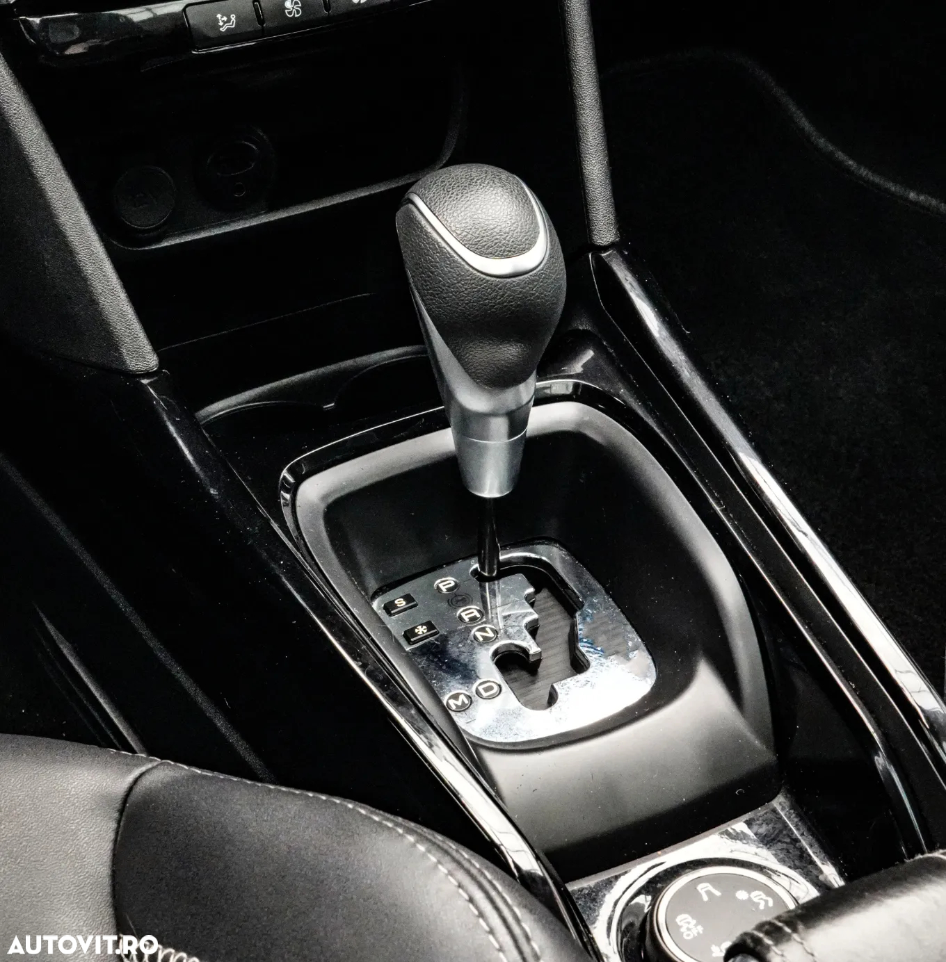 Peugeot 2008 1.2 PureTech Turbo EAT6 S&S Allure - 21