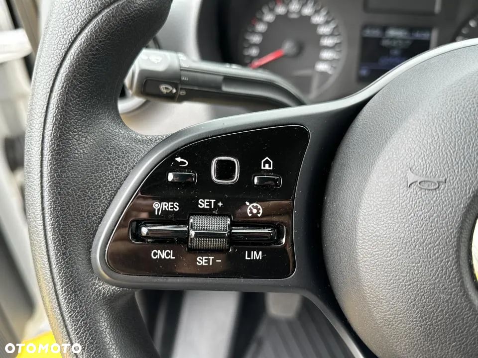 Mercedes-Benz Sprinter - 15