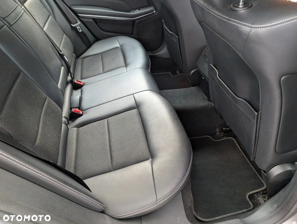 Mercedes-Benz Klasa E 220 CDI BlueEff Avantgarde - 31