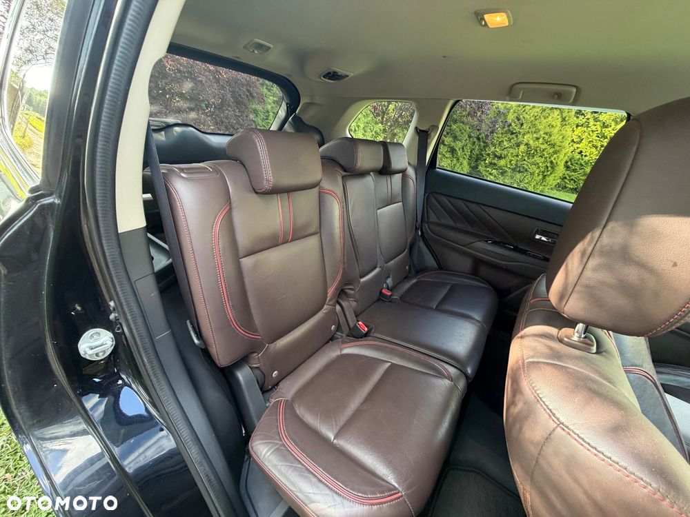 Mitsubishi Outlander Intense + - 10