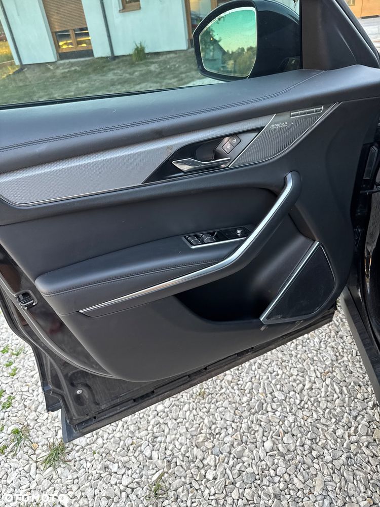 Jaguar F-Pace P550 AWD SVR - 24