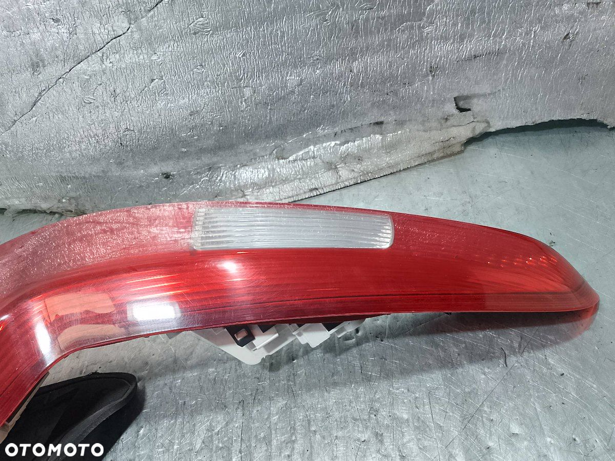 LAMPA TYLNA PRAWA VOLVO V50 30678748 KOMBI - 5