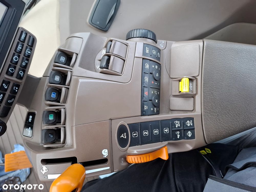 John Deere 6250R - 17