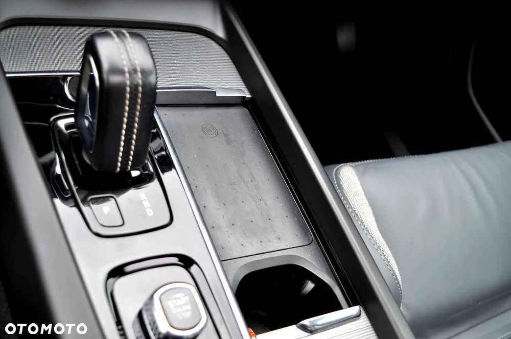 Volvo XC 60 T6 AWD Recharge Geartronic RDesign - 31