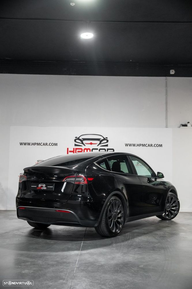 Tesla Model Y Performance Dual Motor AWD - 11