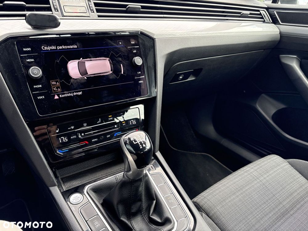 Volkswagen Passat - 20