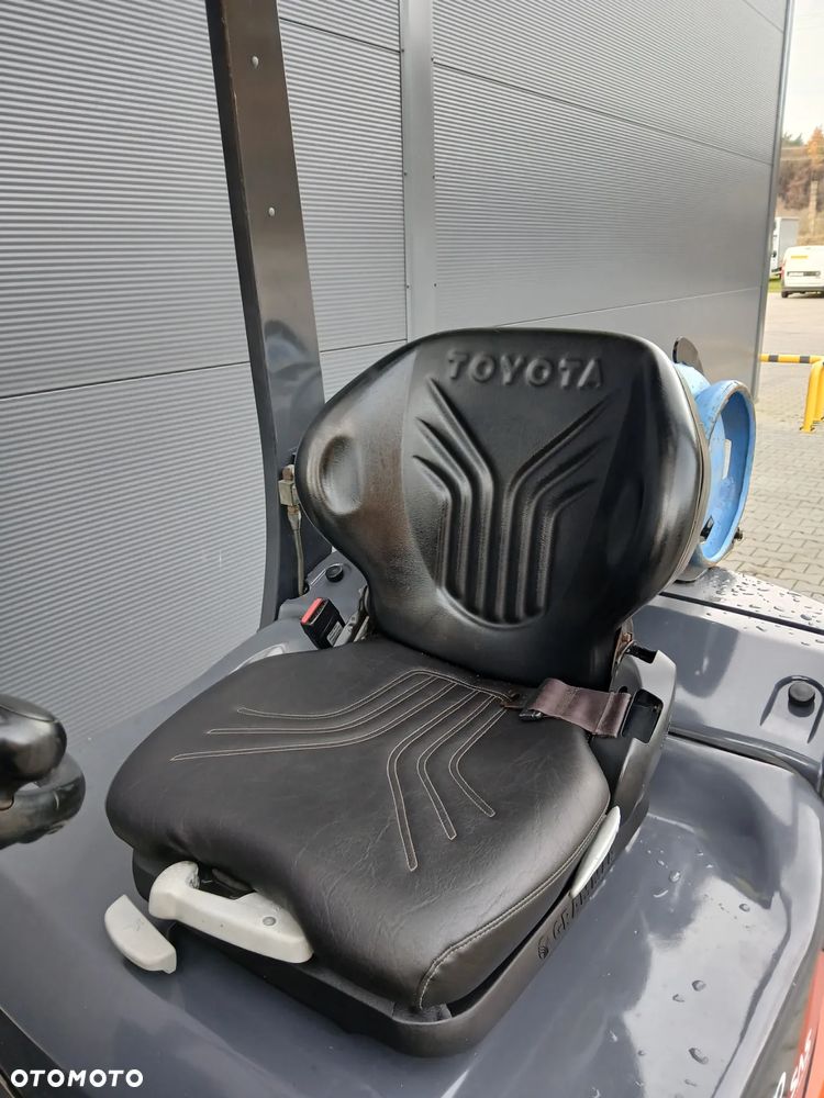 Toyota 02-8FGF15 - 8