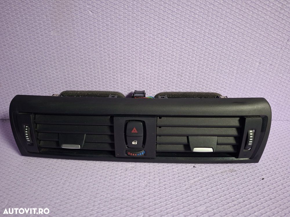Grila centrala ventilatie aer BMW F20 F21 F22 F23 Cod 9207116 - 1