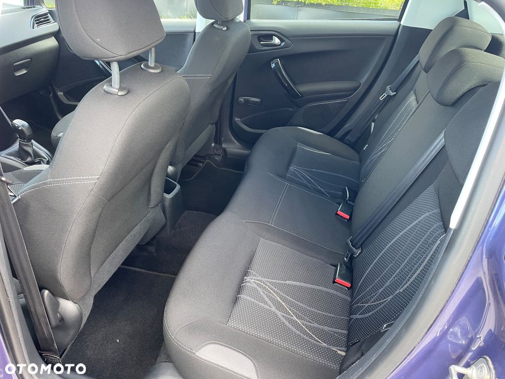 Peugeot 208 - 5