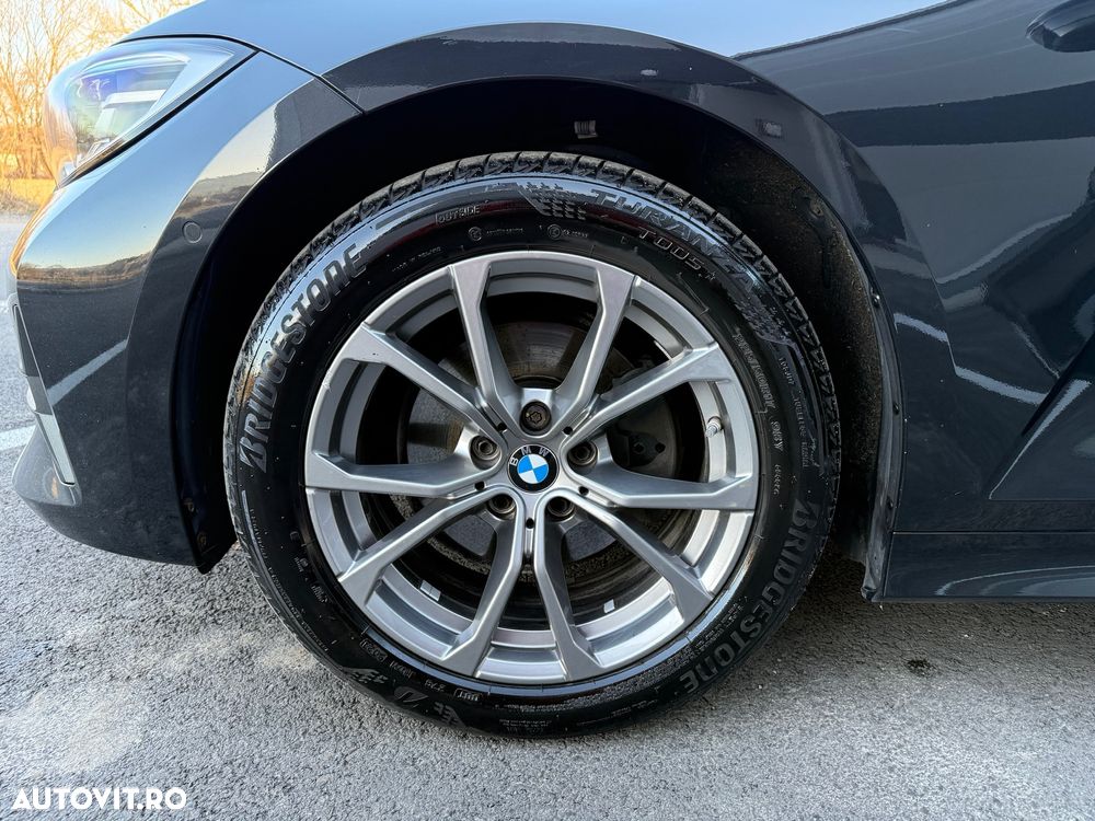 BMW Seria 3 320d Aut. Sport Line - 35