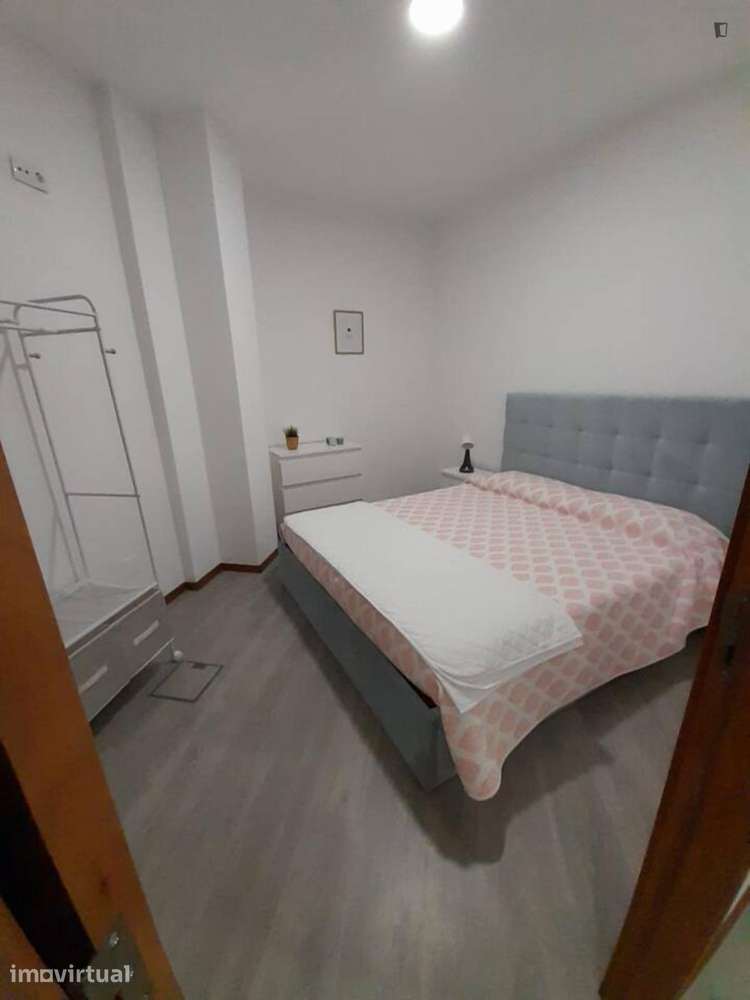 Apartamento com 1 quartos - localizado em Paranhos Porto - Grande imagem: 5/22