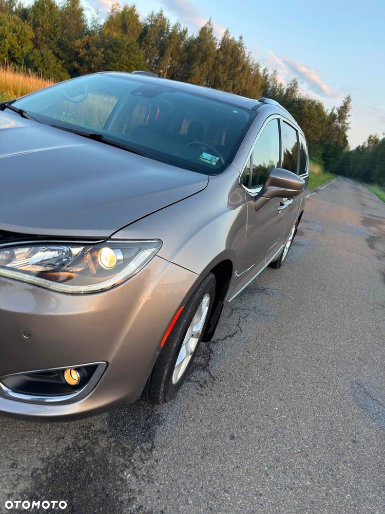 Chrysler Pacifica - 14