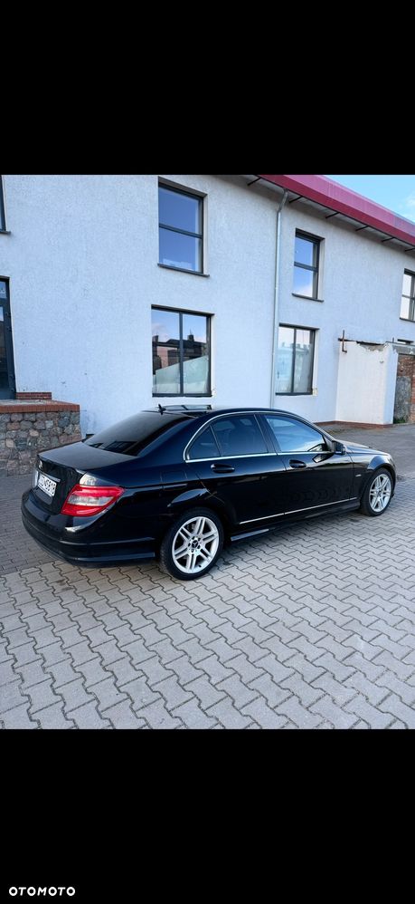 Mercedes-Benz Klasa C 200 CGI BlueEff Avantgarde - 2