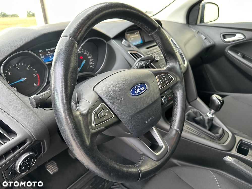 Ford Focus 1.5 TDCi SYNC Edition - 17