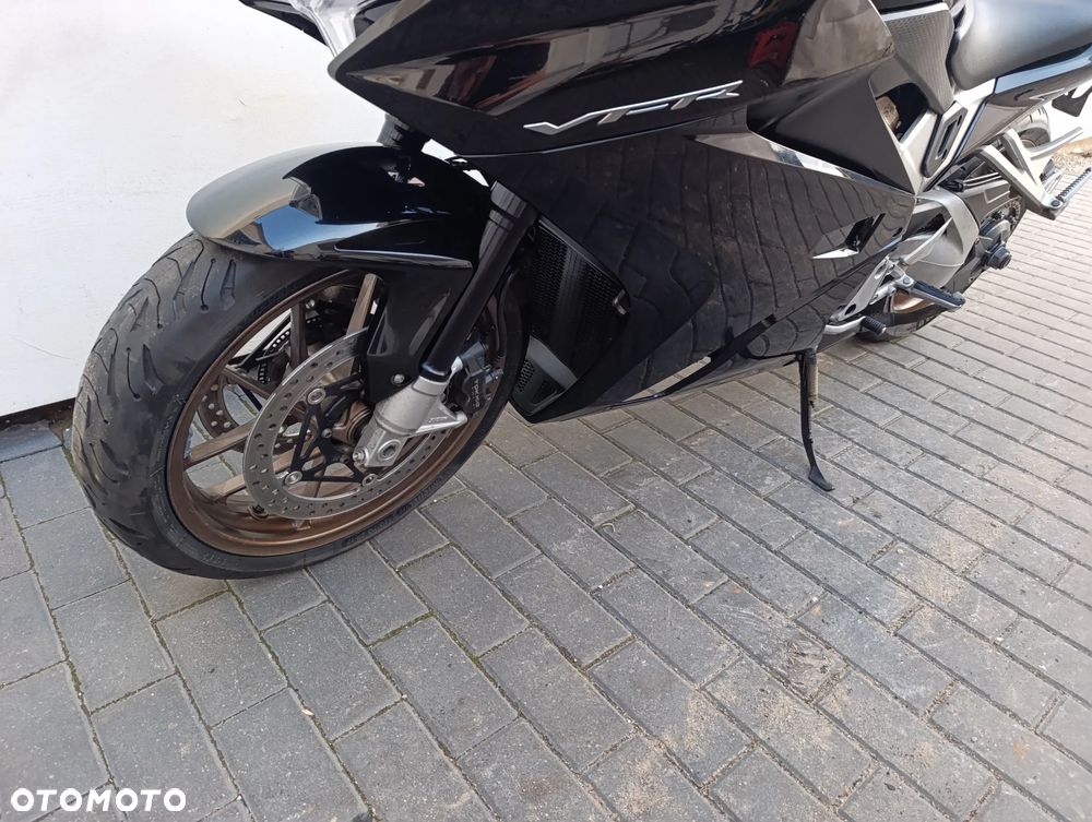 Honda VFR - 10