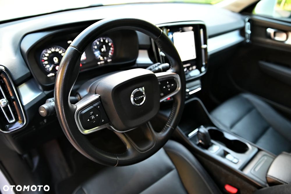 Volvo XC 40 T3 Geartronic Momentum Pro - 20