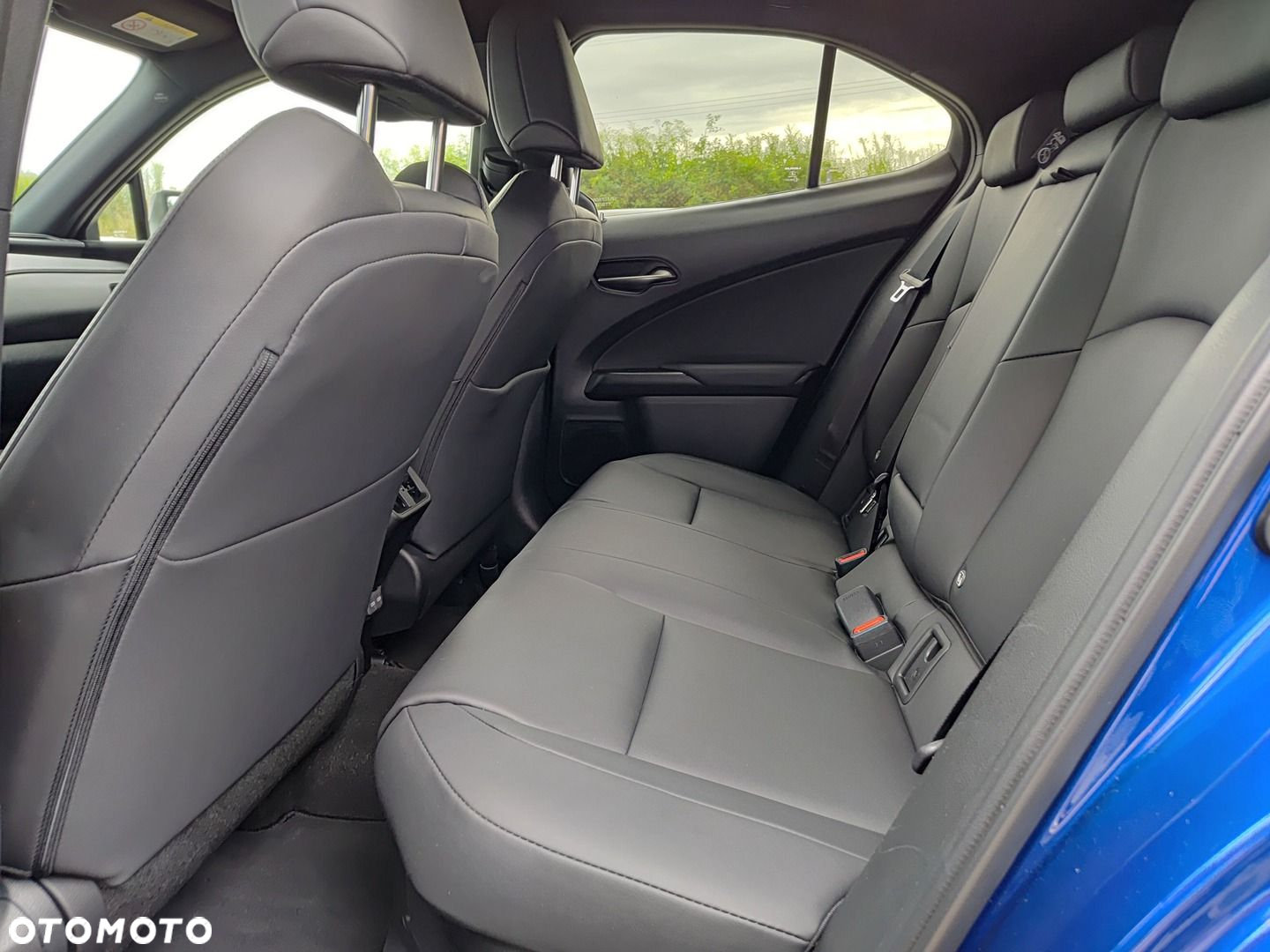 Lexus UX 300h F Sport Design - 14