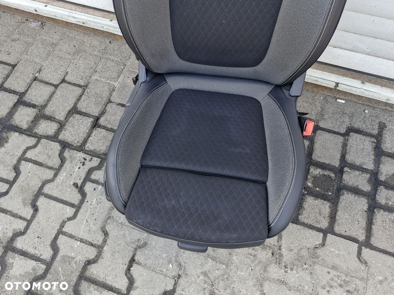 OPEL GRANDLAND X FOTEL PRAWY PRZÓD UK - 3