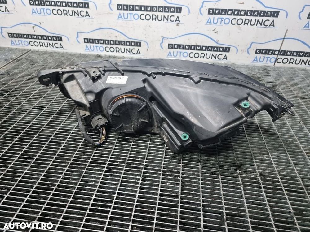 Far Dreapta Jaguar F - Pace 2015 - 2020 SUV 4 Usi (1141) Cu lupă - 2