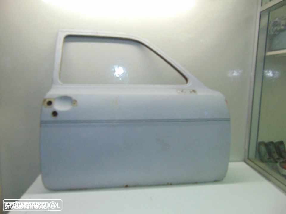 Ford Escort VAN II - porta direita tem o canto da frente em baixo; a porta é igual ao Escort MKI3PT - 1
