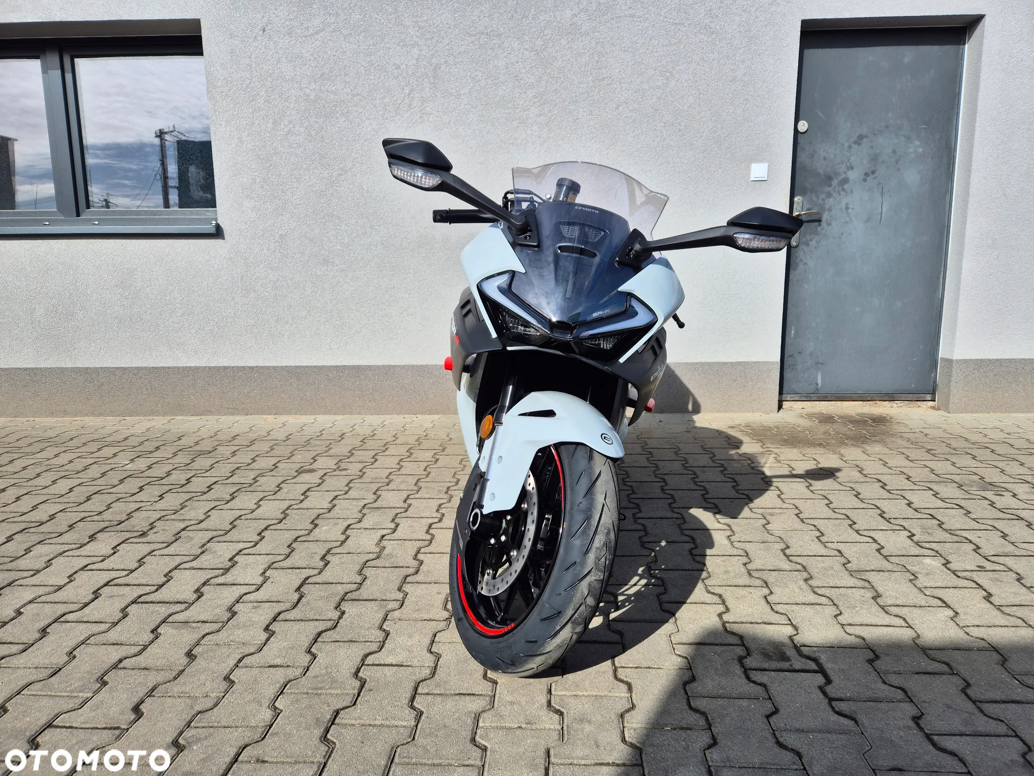CFMoto SR - 8