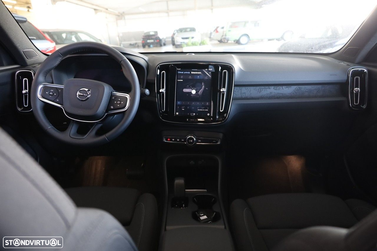 Volvo EX40 82 kWh Single Motor Extended Range Black Edition - 10