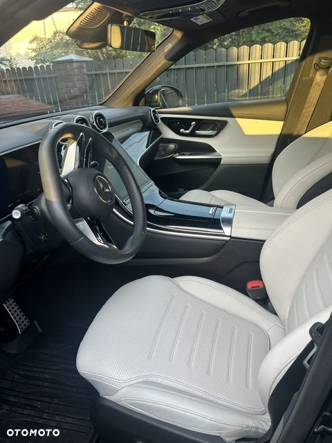 Mercedes-Benz GLC 300 4Matic 9G-TRONIC AMG Line - 5